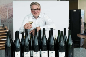 Geschäftsführer & Weinliebhaber Michael Stern Geschäftsführer & Weinliebhaber Michael Stern