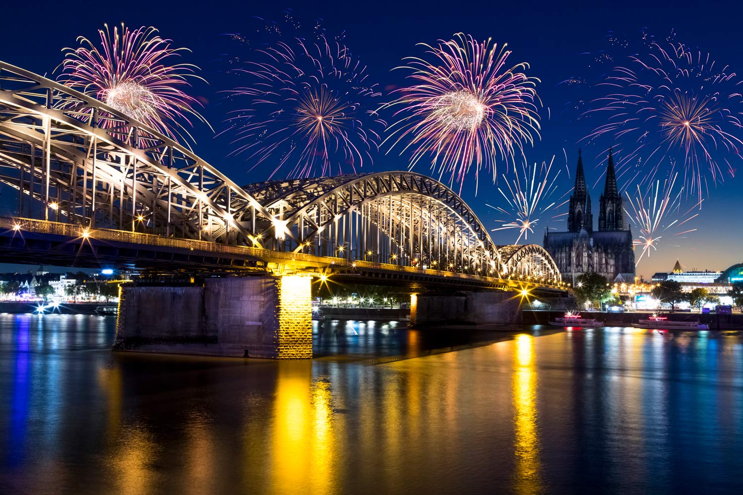 Silvester im Triangle Turm - KölnSKY überragend am Rhein