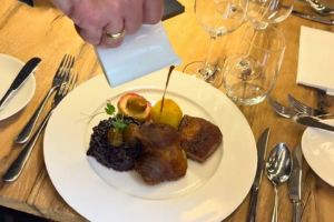 Gänseessen im KölnSKY mit Sauce